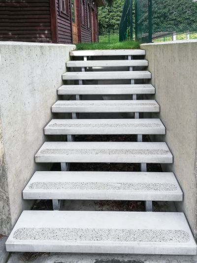 Montované schodiská
